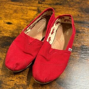 TOMS Women's Red Canvas Flats